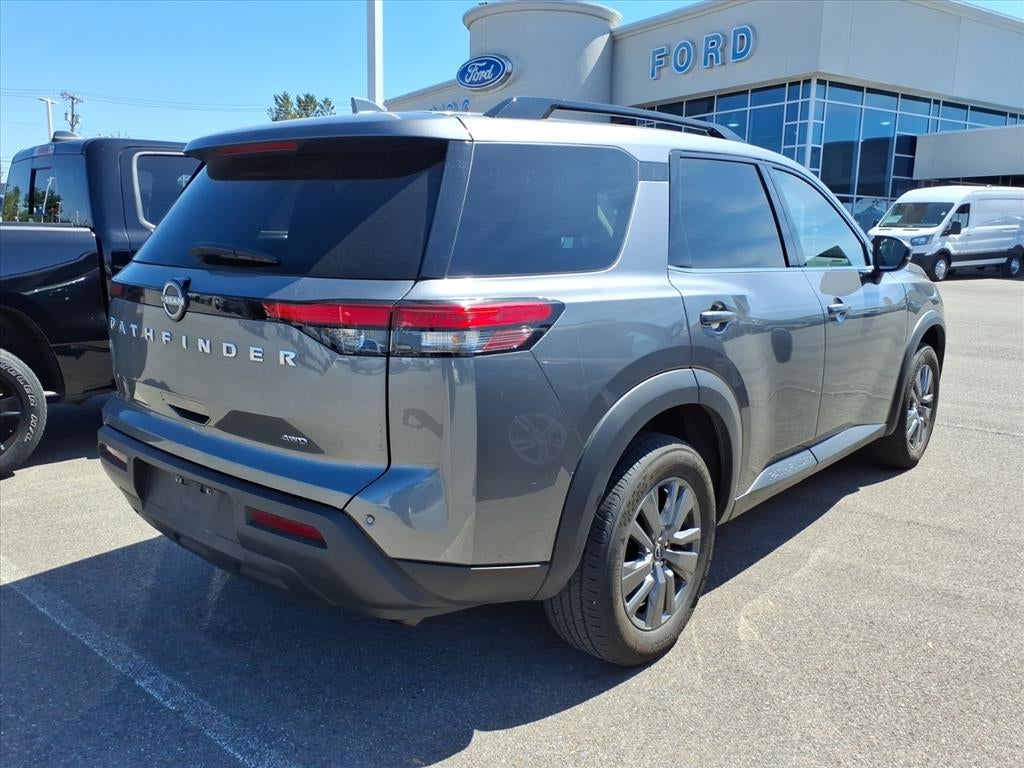 2025 Nissan Pathfinder SV