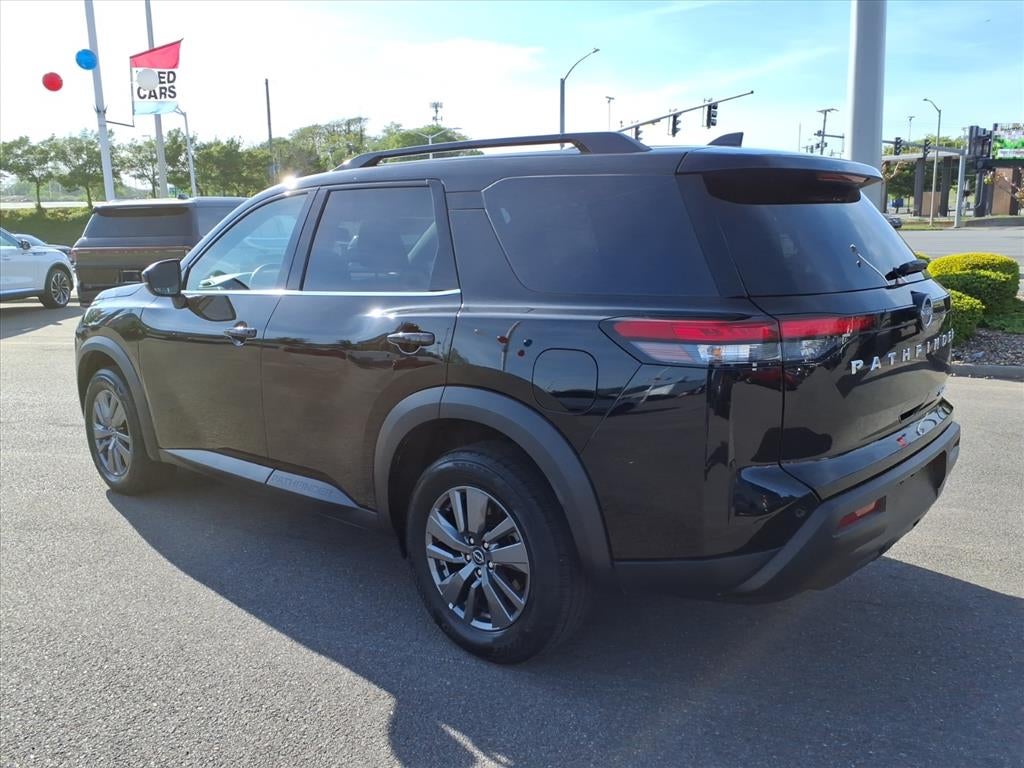 2024 Nissan Pathfinder SV