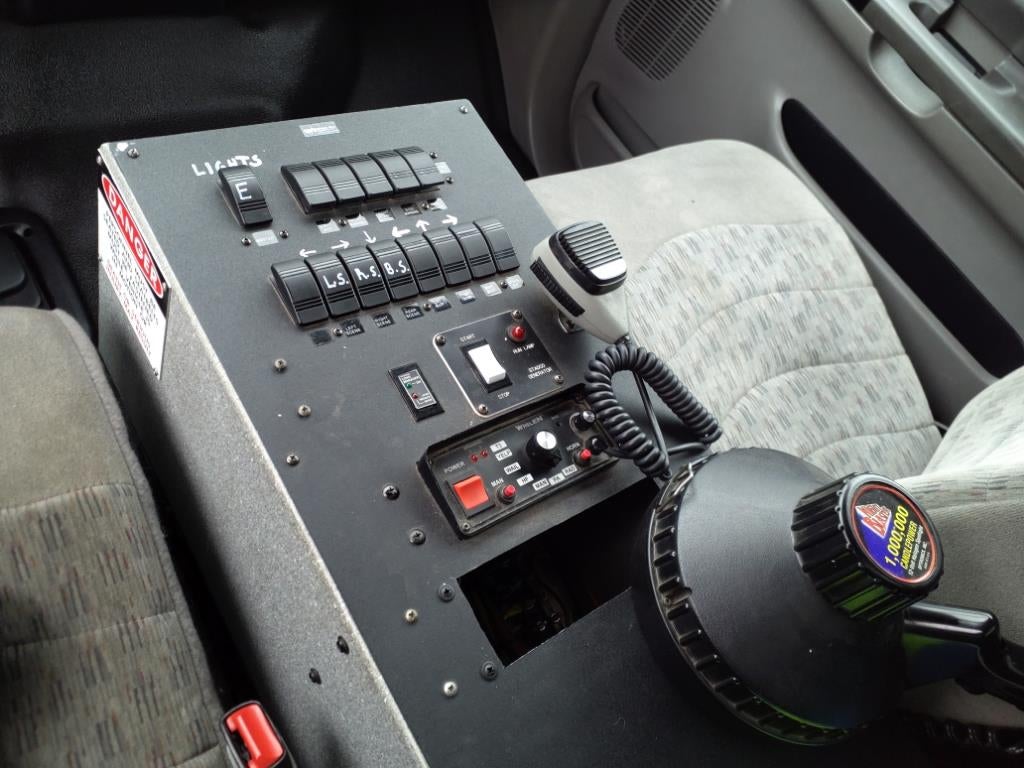 2000 Ford F-550 Chassis XL DRW