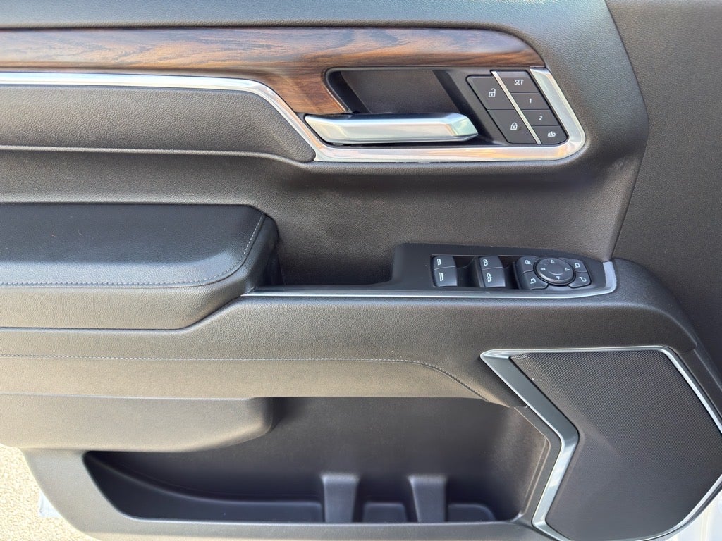 2025 GMC Sierra 1500 4WD Crew Cab Short Box SLT