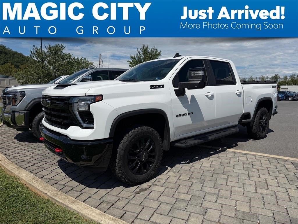 2025 Chevrolet Silverado 2500HD 4WD Crew Cab Standard Bed LT