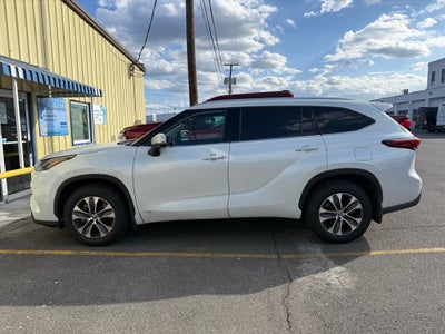 2022 Toyota Highlander Hybrid XLE
