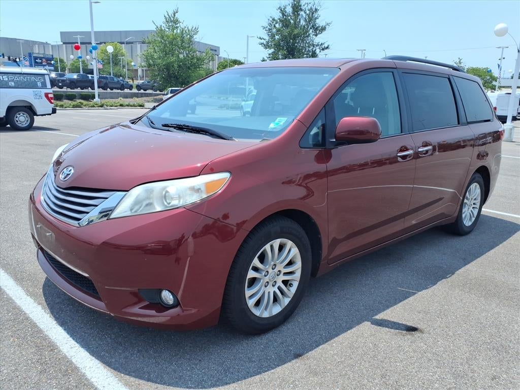 2017 Toyota Sienna XLE Premium 8 Passenger